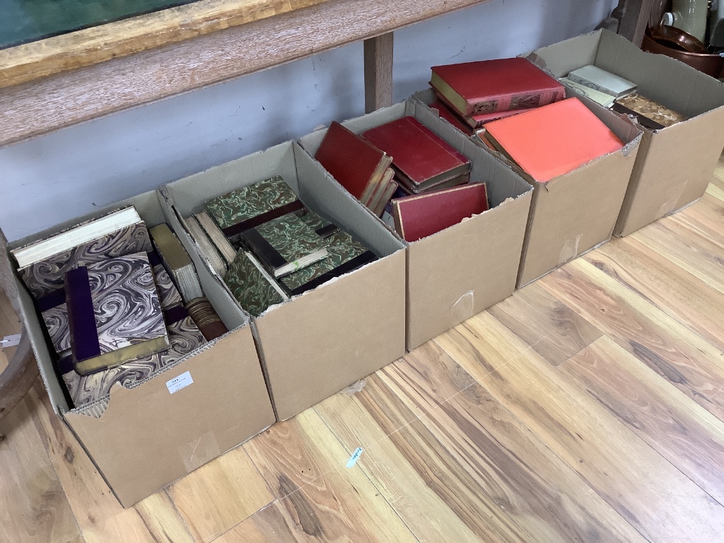 Assorted books to include French children's works, mixed literature, etc.